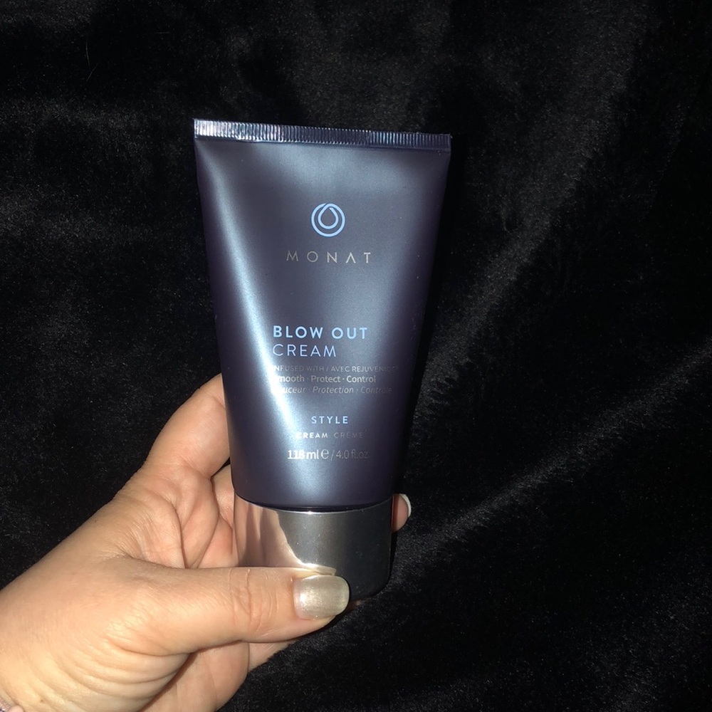 Monat Blow Out cream
